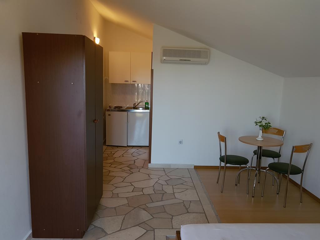 Apartments Plazibat Skrip Exterior photo